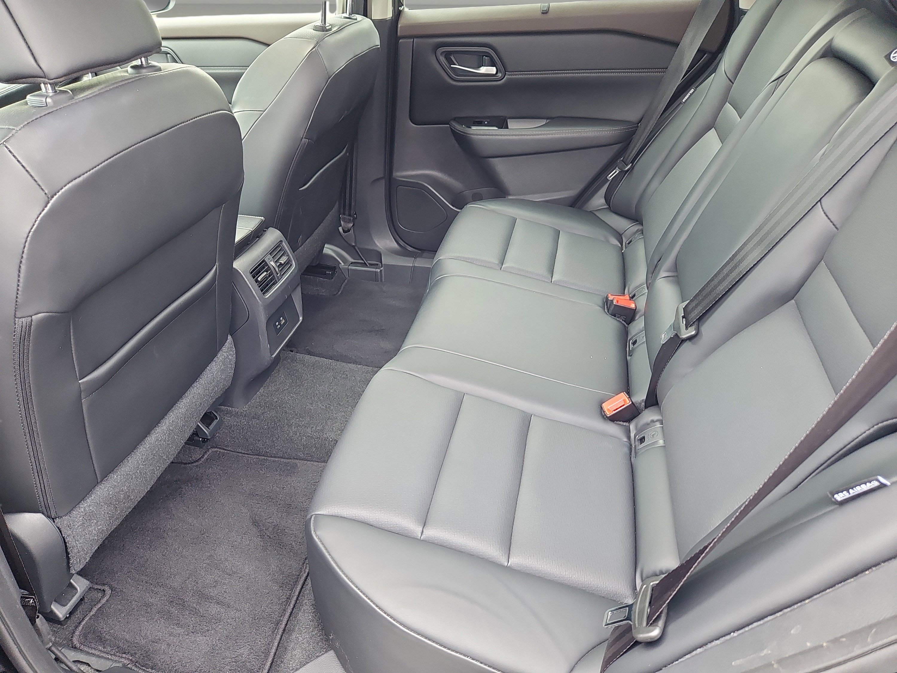 Used 2022 Nissan Rogue SV w/ SV Premium Package image 33