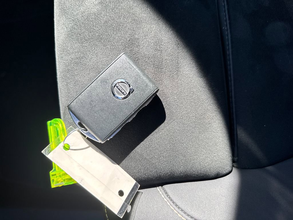 Certified 2023 Volvo C40 P8 Recharge Plus image 32