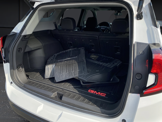 Used 2022 GMC Terrain SLE w/ Driver Convenience Package AWD/4WD image 19