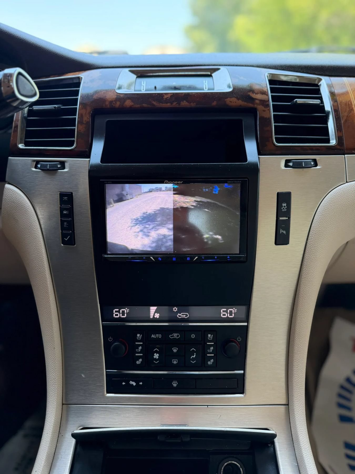 Used 2007 Cadillac Escalade EXT w/ Information Package AWD/4WD image 14