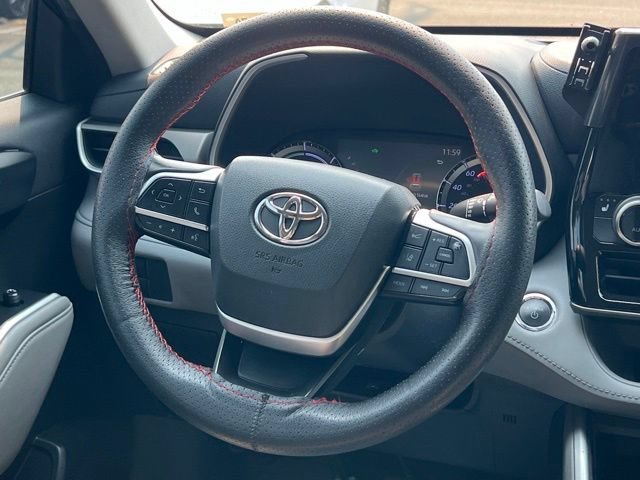 Used 2023 Toyota Highlander XLE AWD/4WD image 14