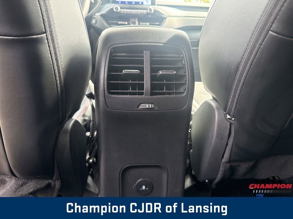 Used 2025 Ford Escape ST-Line Select AWD/4WD image 34