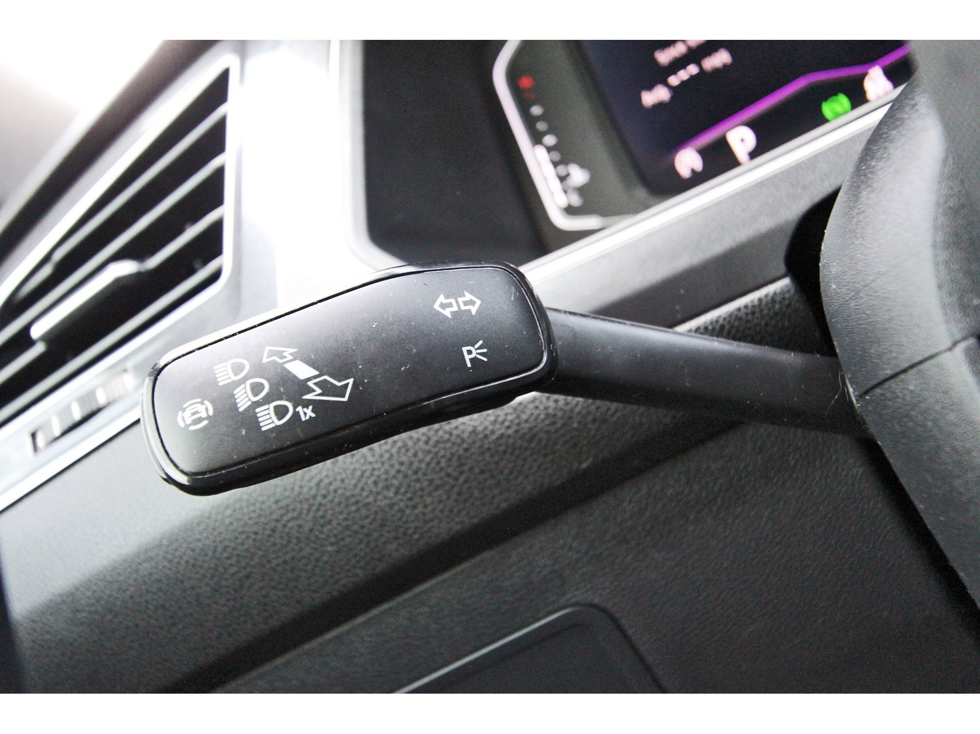 Used 2022 Volkswagen Tiguan SEL R-Line image 19