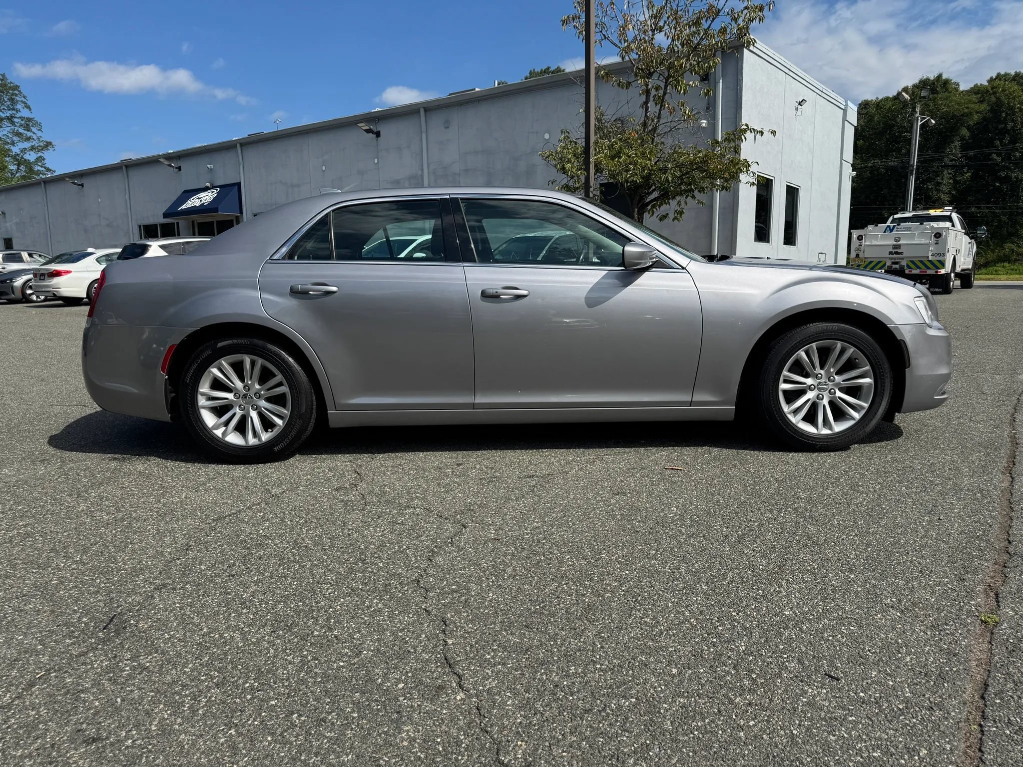 Used 2017 Chrysler 300 Limited RWD image 6