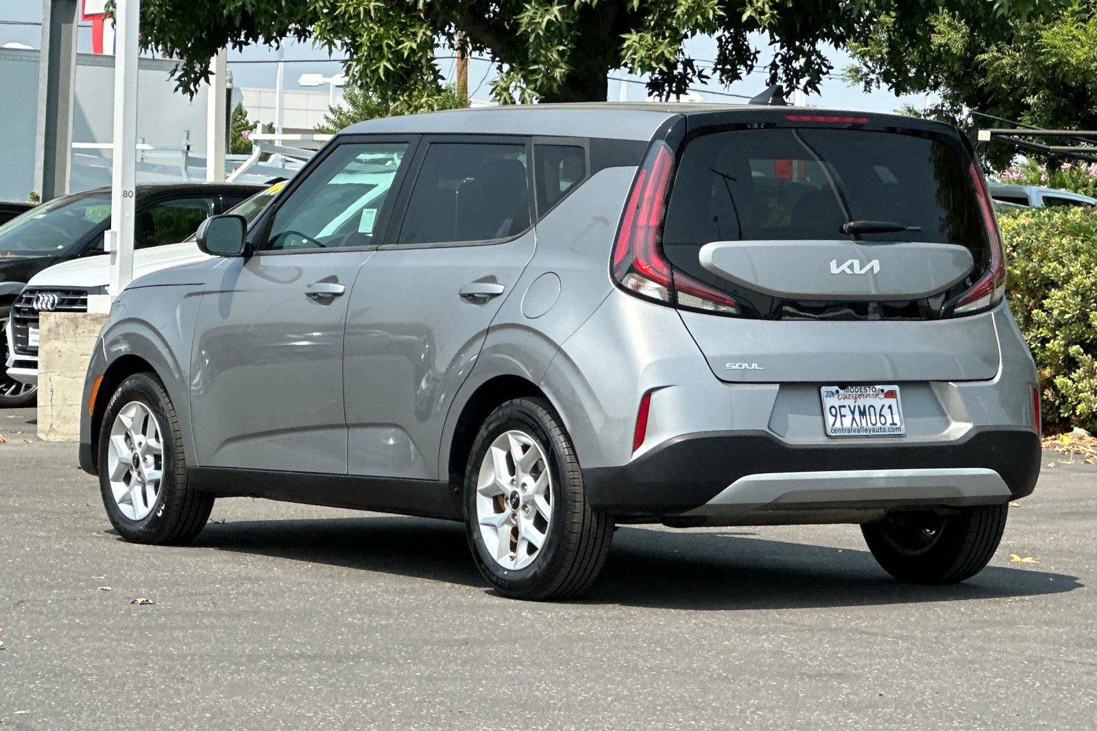 Used 2023 Kia Soul LX w/ LX Technology Package FWD image 6