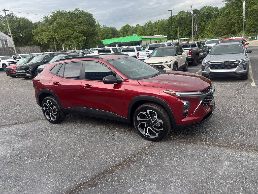 Used 2025 Chevrolet Trax RS w/ Driver Confidence Package FWD image 4