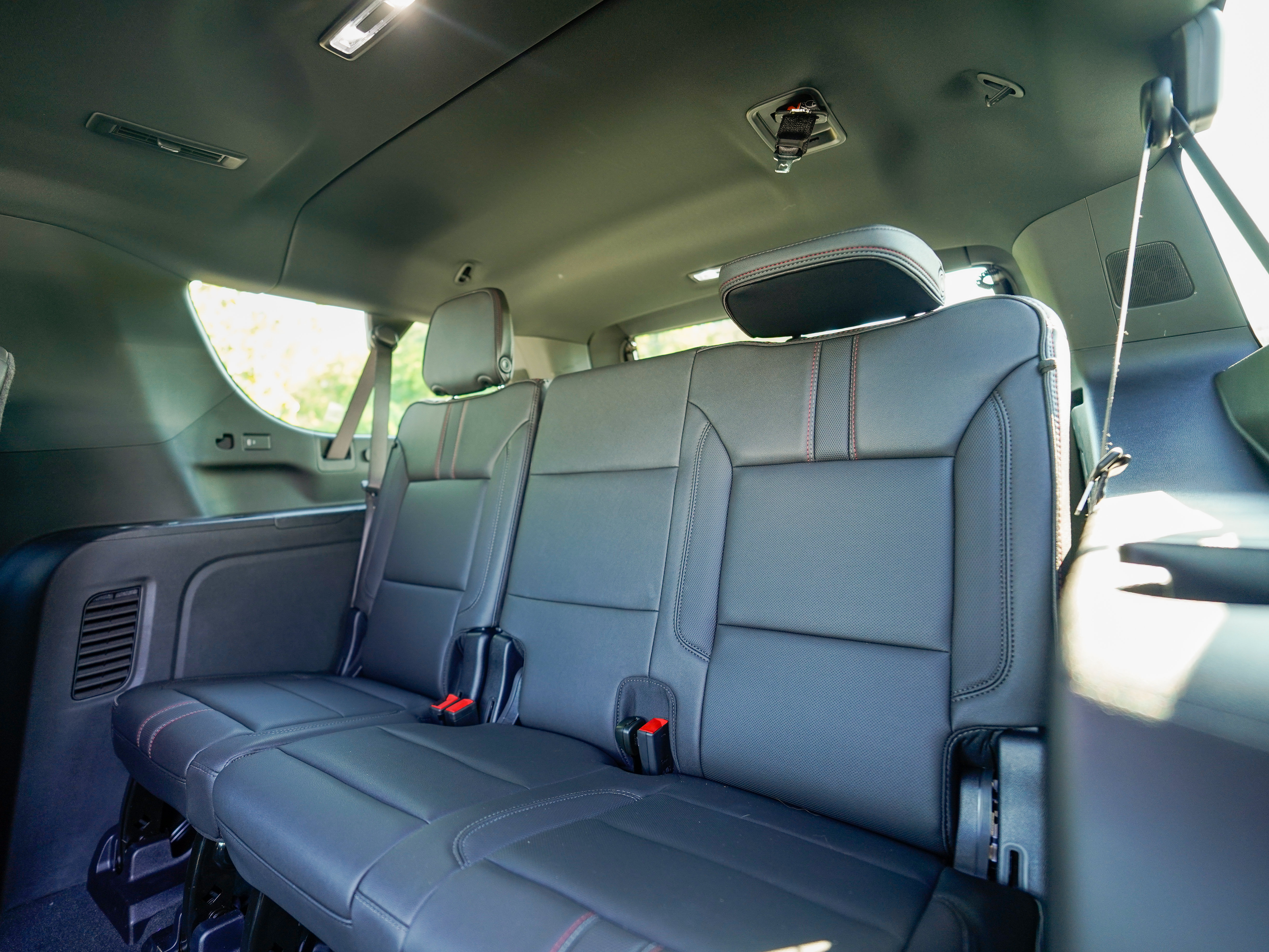 Used 2025 Chevrolet Suburban RST AWD/4WD image 40