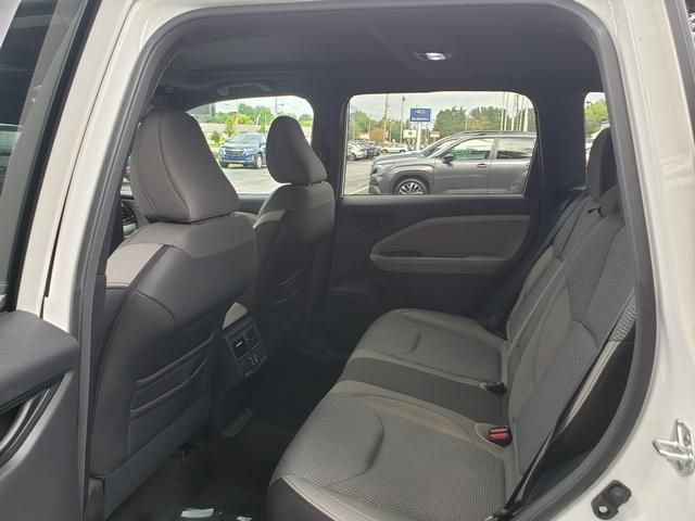 New 2026 Subaru Forester Premium AWD/4WD image 12
