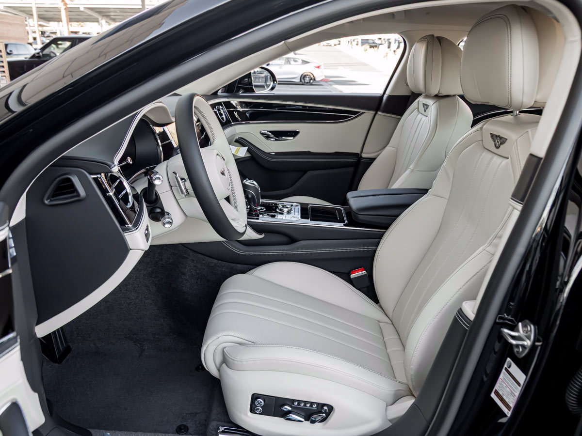 Used 2026 Bentley Flying Spur Plug-In Hybrid AWD/4WD image 17