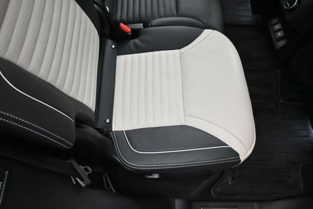 Used 2024 Land Rover Discovery Metropolitan Edition AWD/4WD image 29