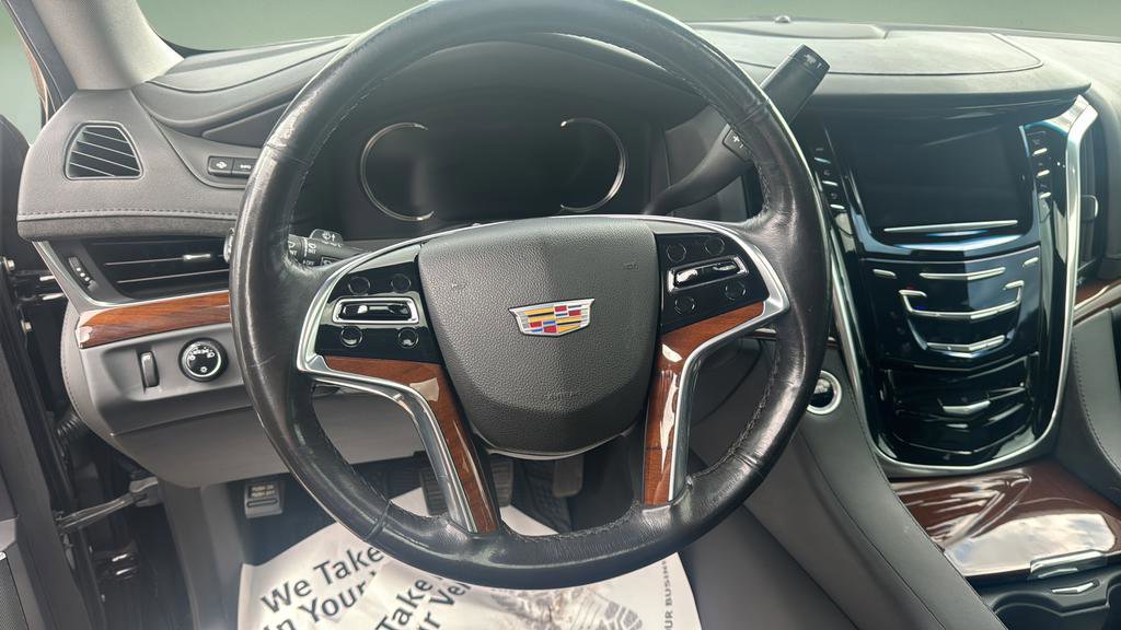 Used 2020 Cadillac Escalade Luxury w/ Escalade Sport Edition AWD/4WD image 16