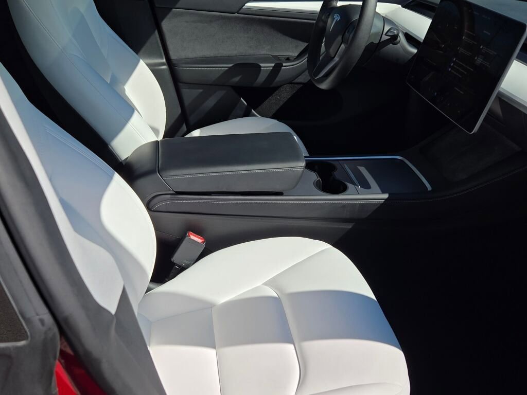 Used 2025 Tesla Model Y Performance image 6