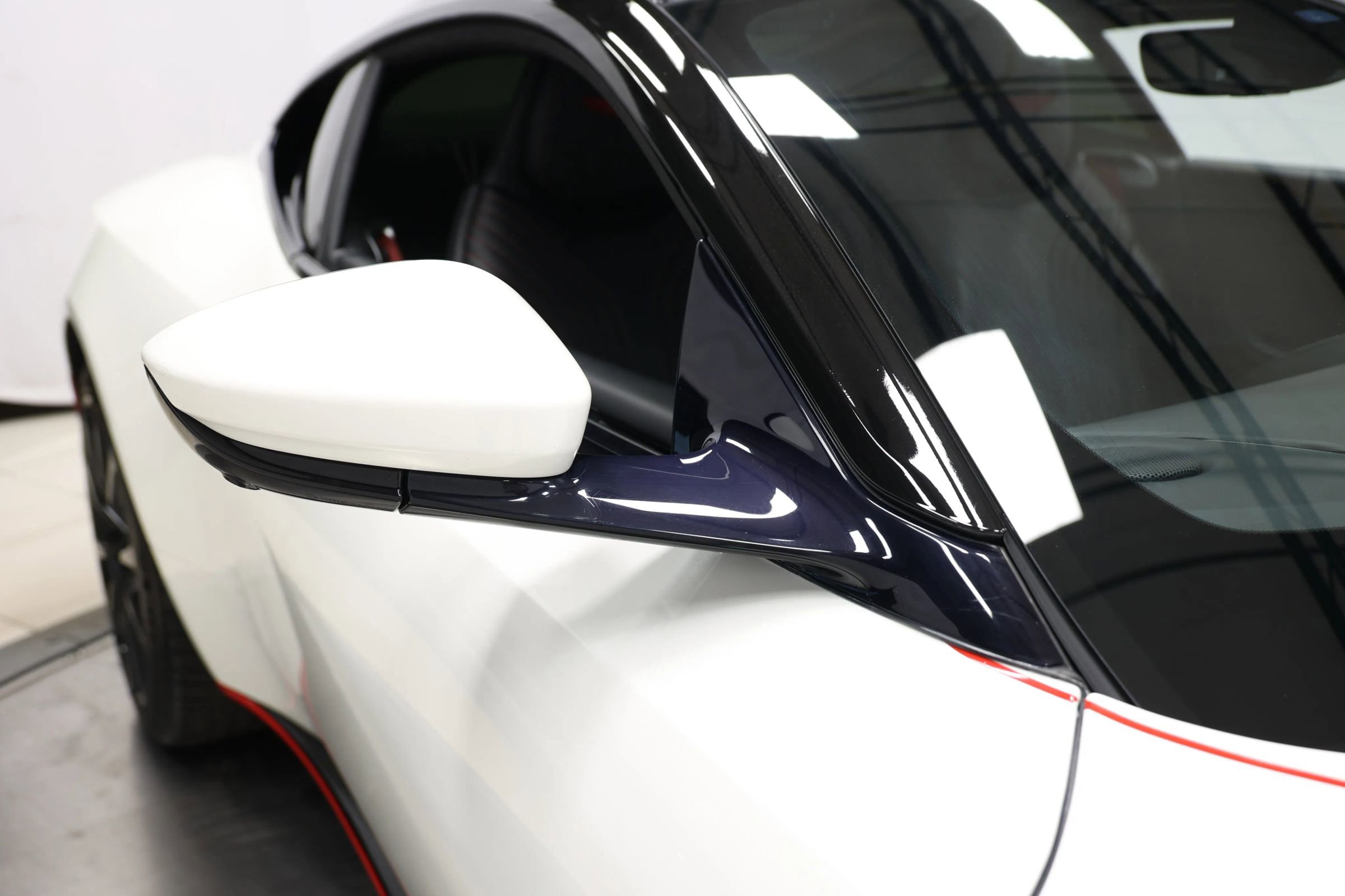 Used 2018 Aston Martin DB11 Coupe image 76