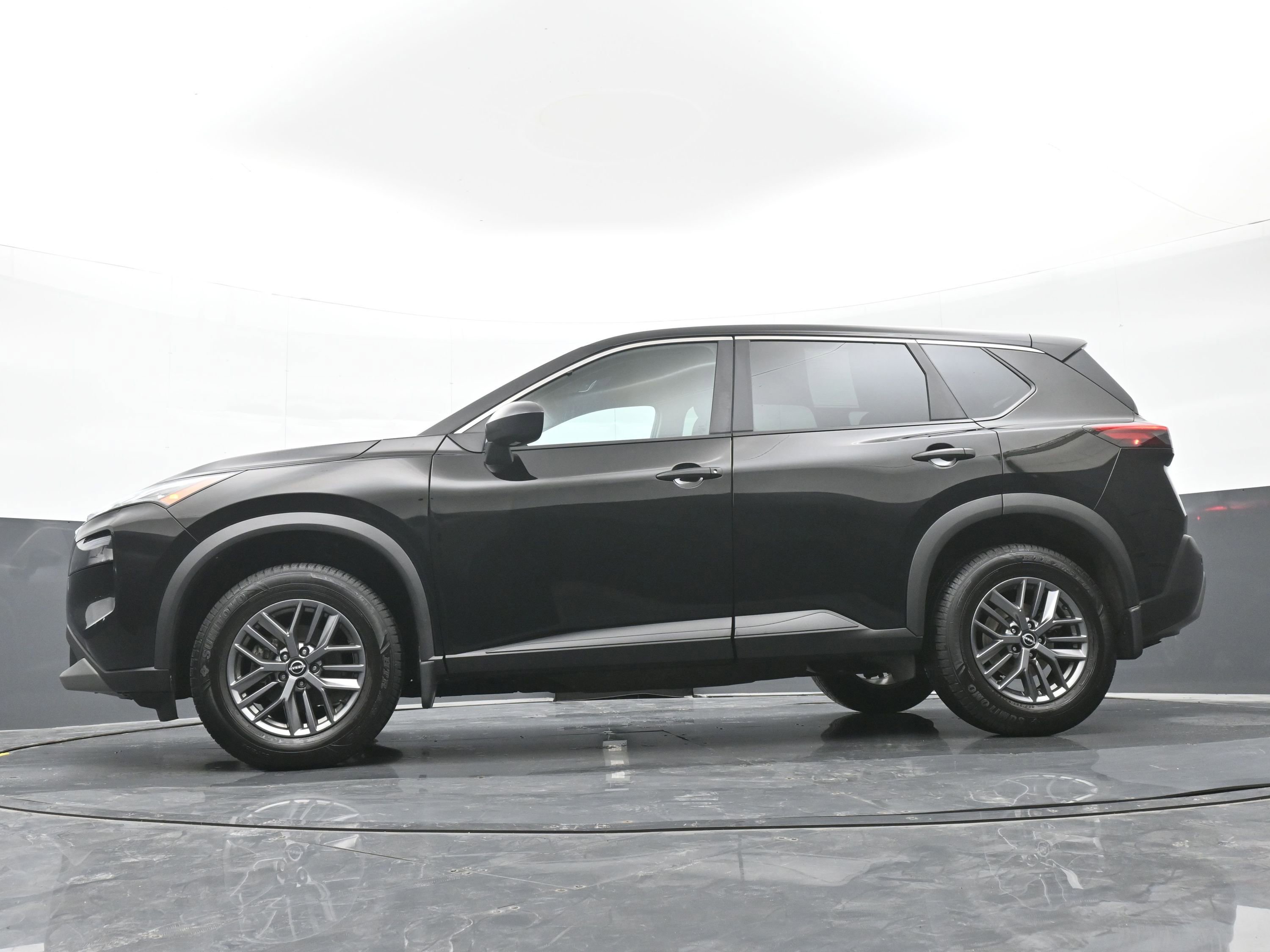 Used 2023 Nissan Rogue S AWD/4WD image 44