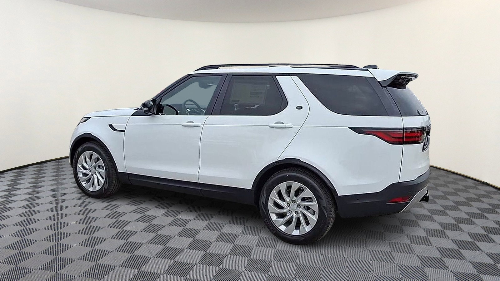 Certified 2025 Land Rover Discovery S AWD/4WD image 6