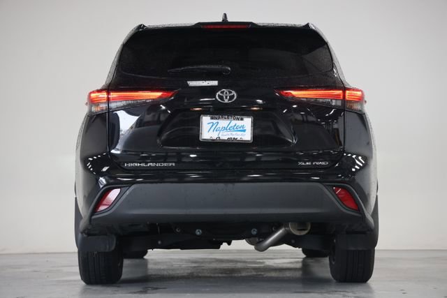 Used 2021 Toyota Highlander XLE AWD/4WD image 15