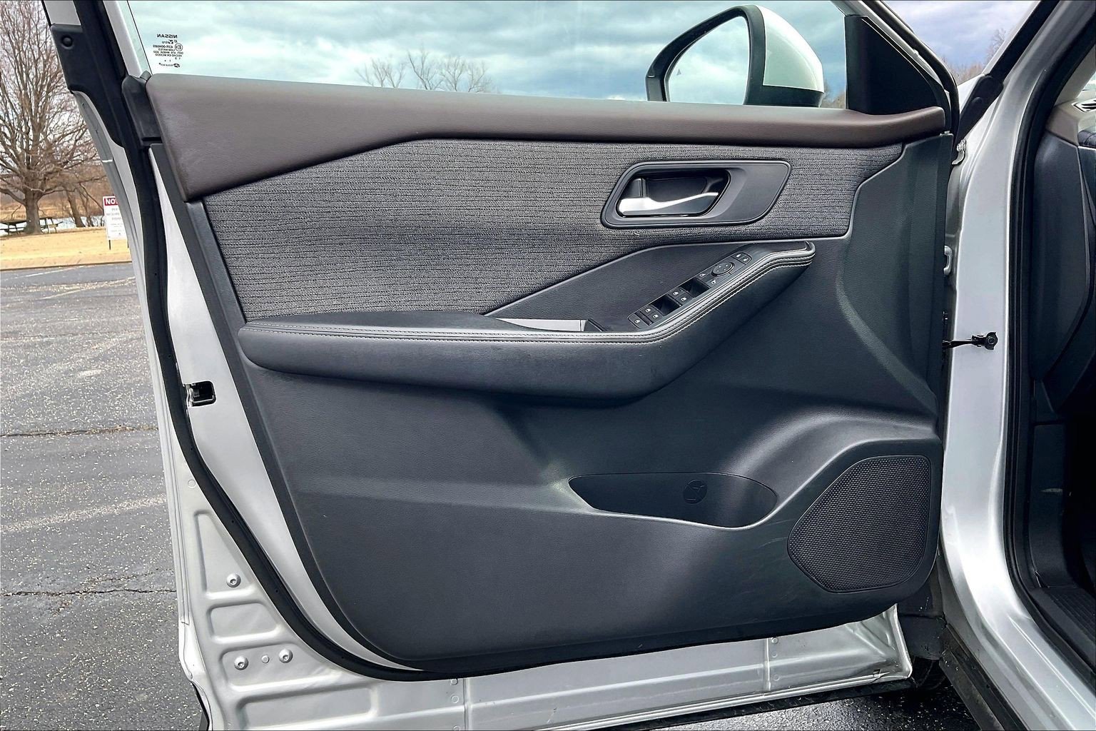 Used 2022 Nissan Rogue SV image 18