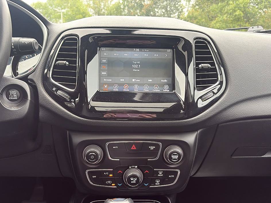 Used 2021 Jeep Compass Latitude w/ Sun and Sound Group AWD/4WD image 40