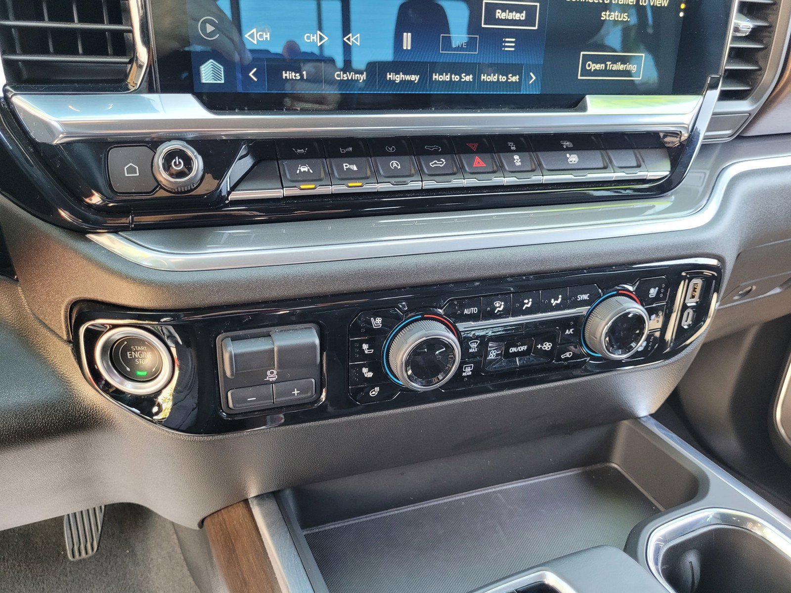 Used 2025 Chevrolet Silverado 1500 High Country AWD/4WD image 19