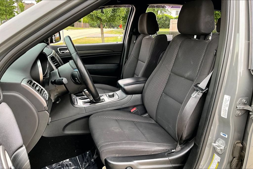 Used 2019 Jeep Grand Cherokee Laredo AWD/4WD image 15