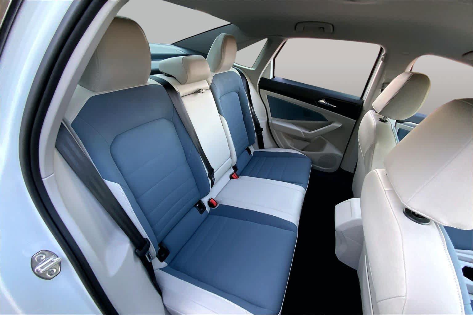 Used 2025 Volkswagen Jetta SE FWD image 19