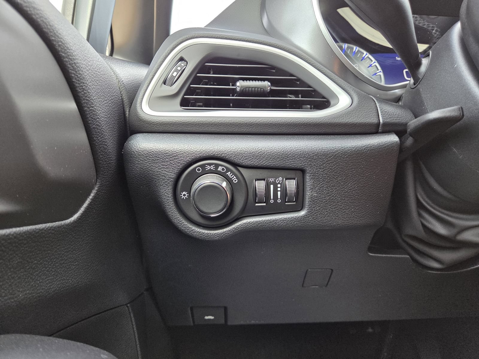New 2026 Chrysler Voyager LX FWD image 37