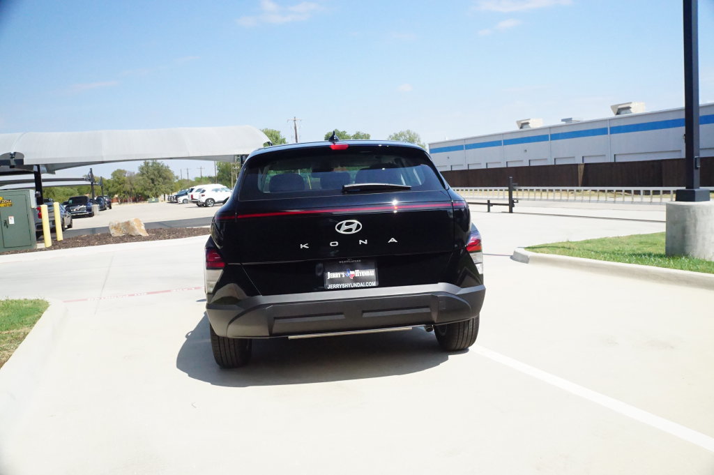 New 2027 Hyundai Kona SE FWD image 6