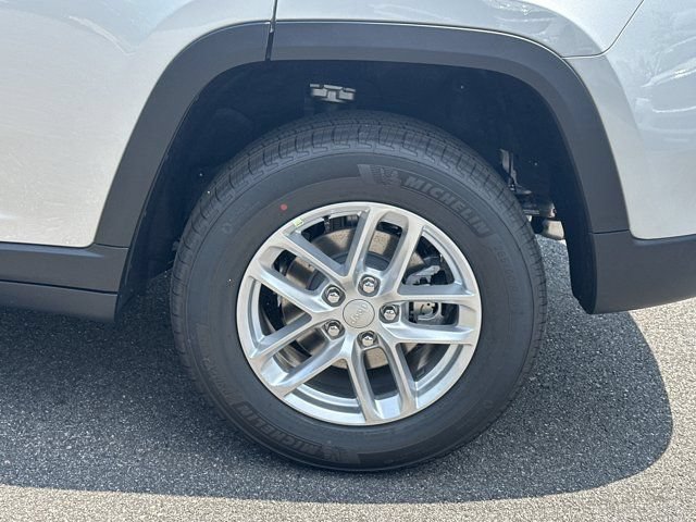 New 2026 Jeep Grand Cherokee Laredo X RWD image 18