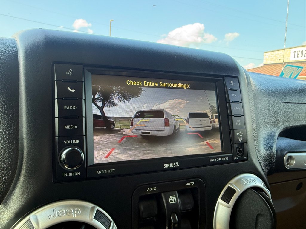 Used 2018 Jeep Wrangler Unlimited Rubicon w/ Connectivity Group AWD/4WD image 32