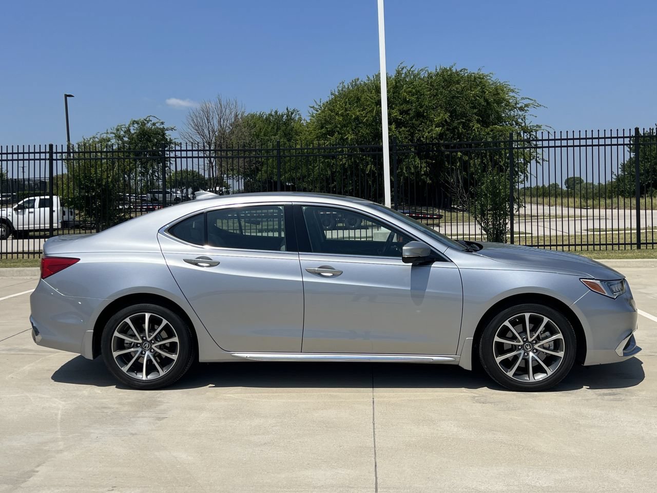 Used 2018 Acura TLX V6 w/ Technology Package FWD image 3