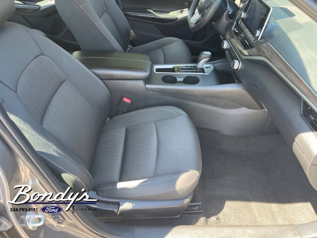 Used 2025 Nissan Altima 2.5 SV FWD image 19