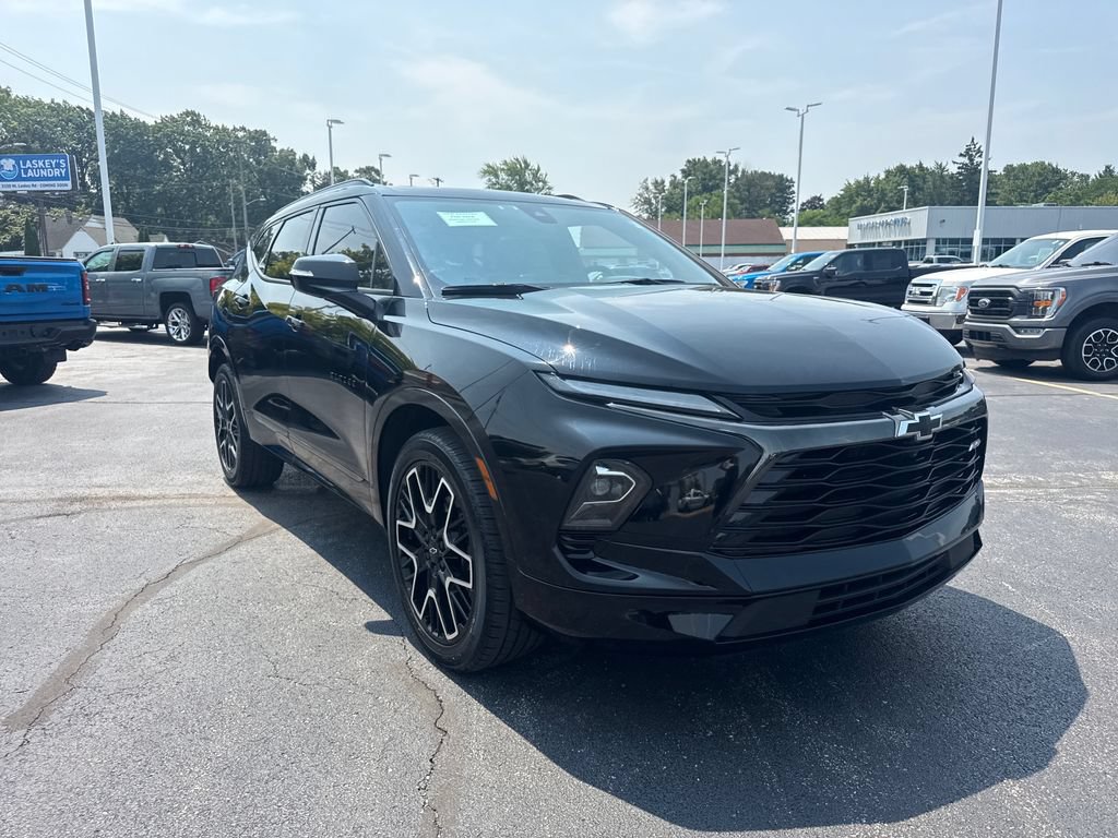 Used 2023 Chevrolet Blazer RS w/ Driver Confidence II Package FWD image 4