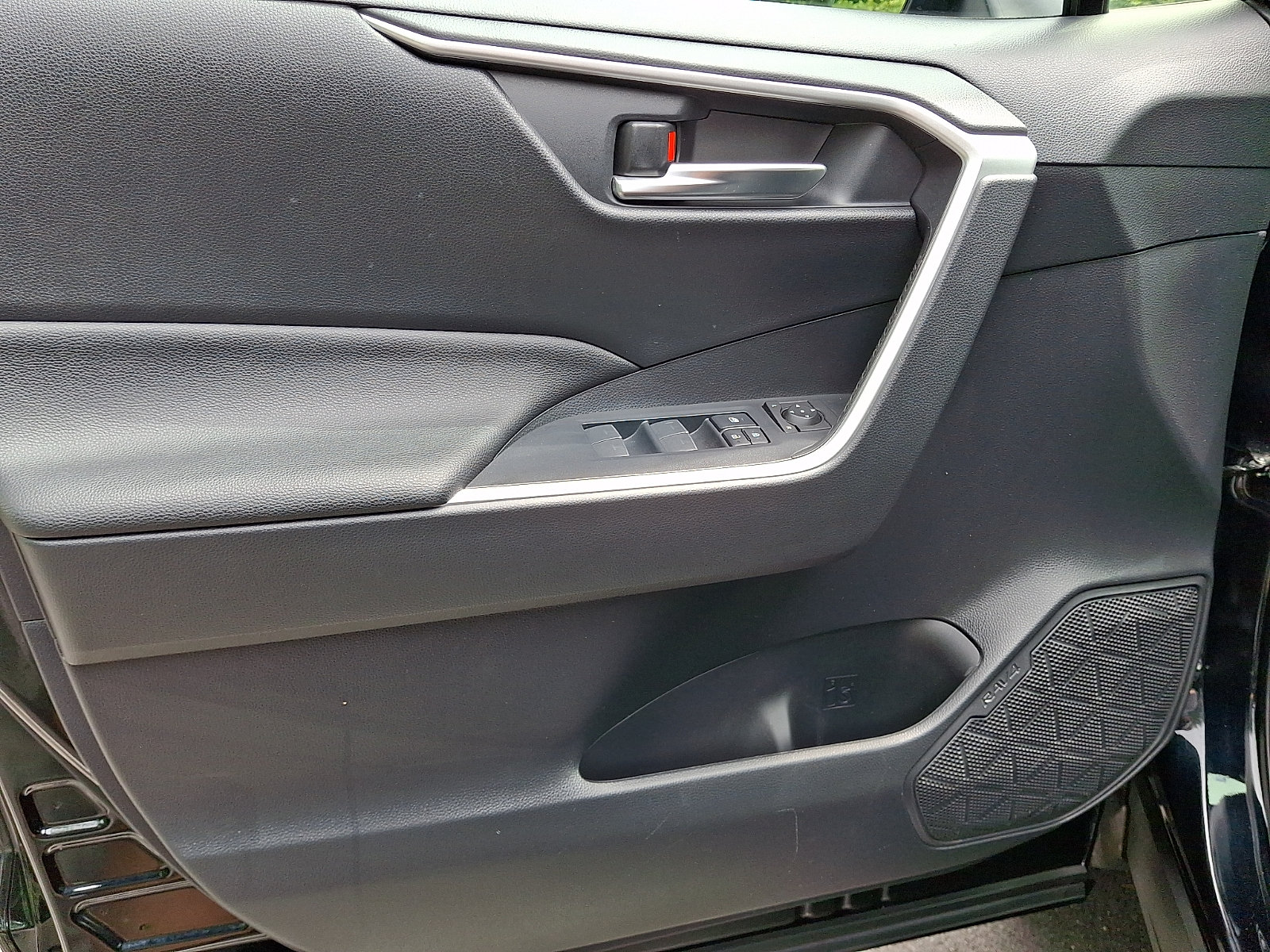 Used 2022 Toyota RAV4 SE AWD/4WD image 12