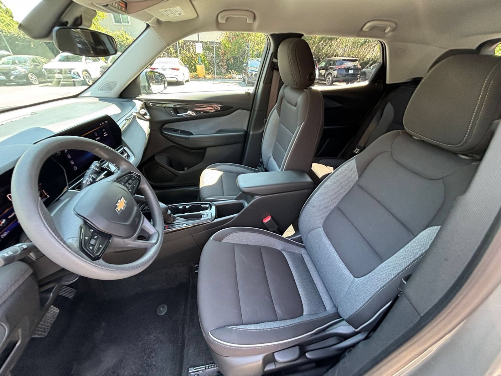 Used 2025 Chevrolet TrailBlazer LT FWD image 25
