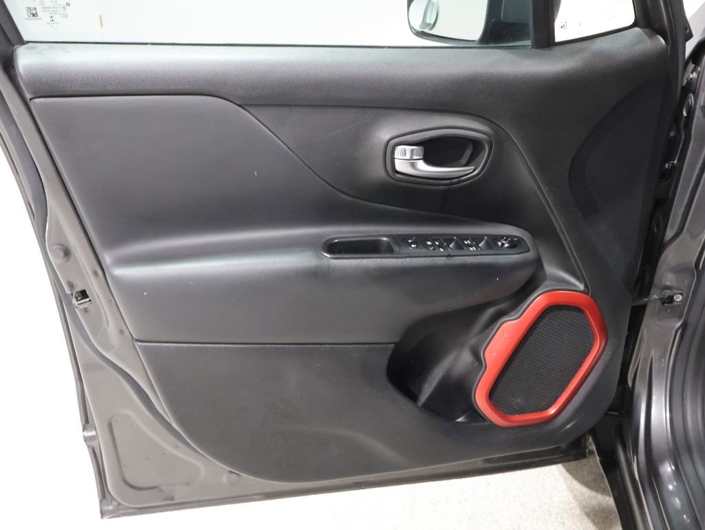 Used 2016 Jeep Renegade Trailhawk AWD/4WD image 12