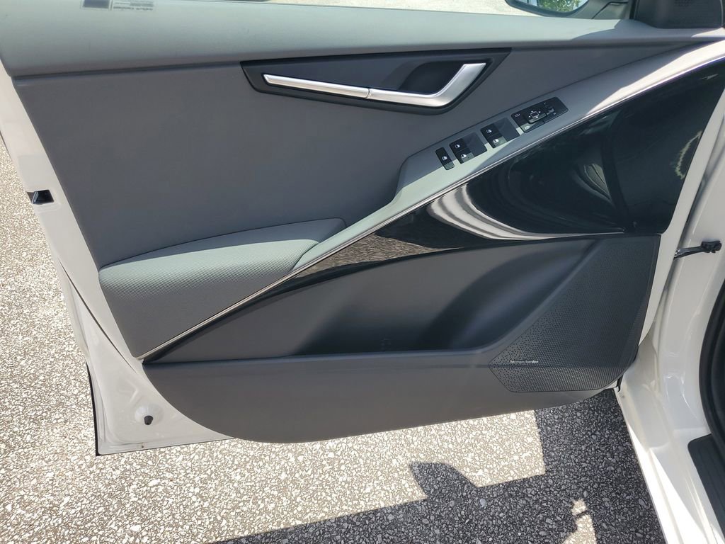 New 2026 Kia Niro EX FWD image 8