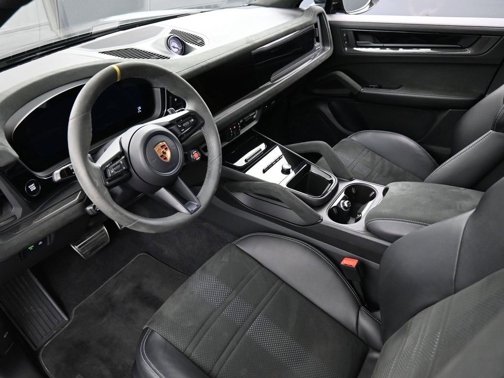 Certified 2024 Porsche Cayenne Turbo GT AWD/4WD image 4