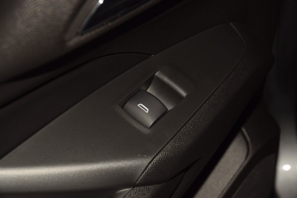 New 2026 Chevrolet Trax RS w/ Sunroof Package FWD image 43