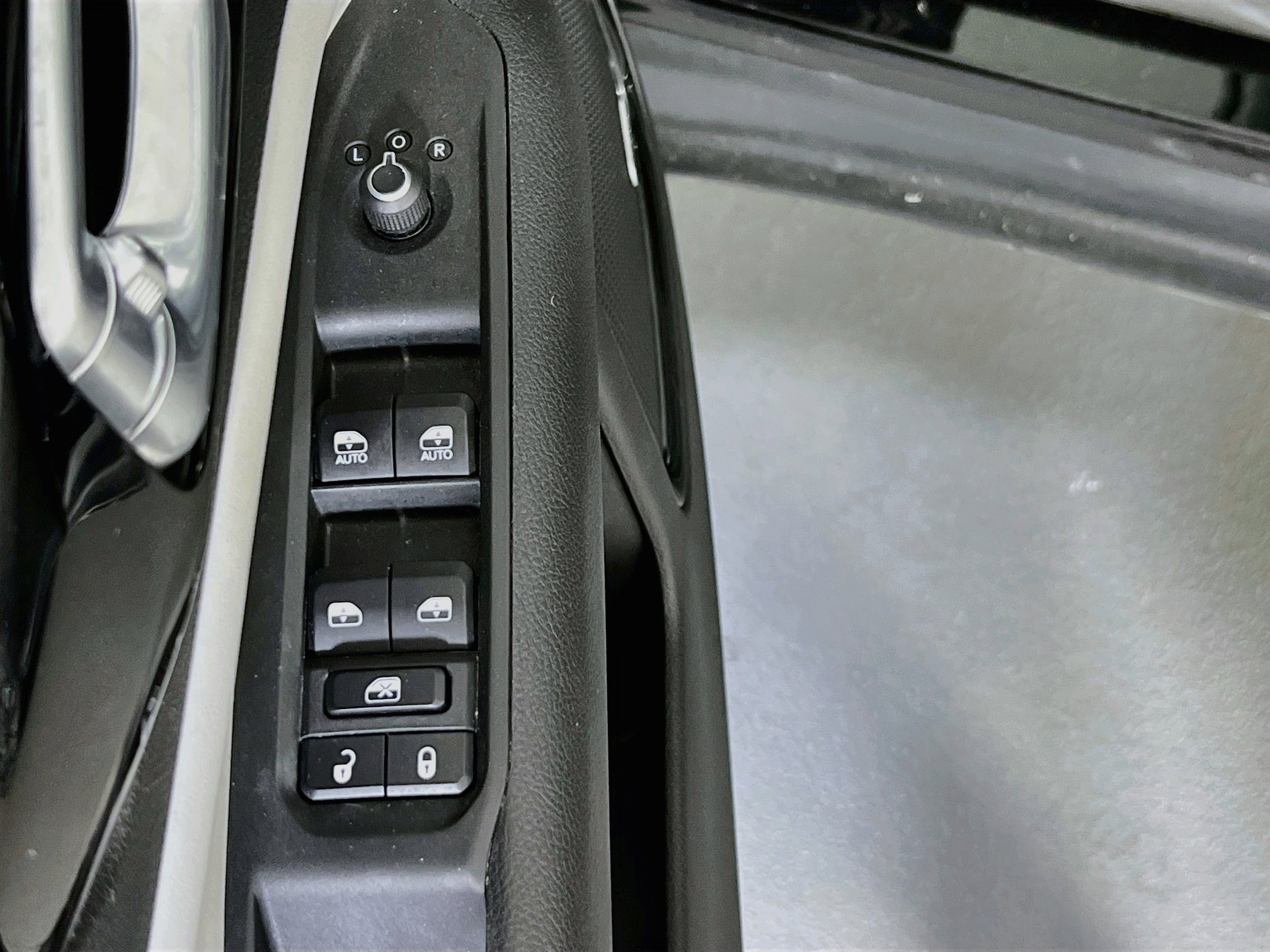 Used 2022 Jeep Compass Limited w/ Sun and Sound Group AWD/4WD image 17