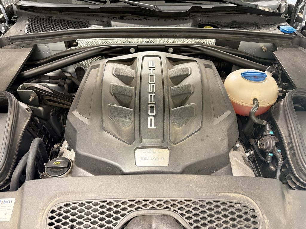 Certified 2015 Porsche Macan S AWD/4WD image 32