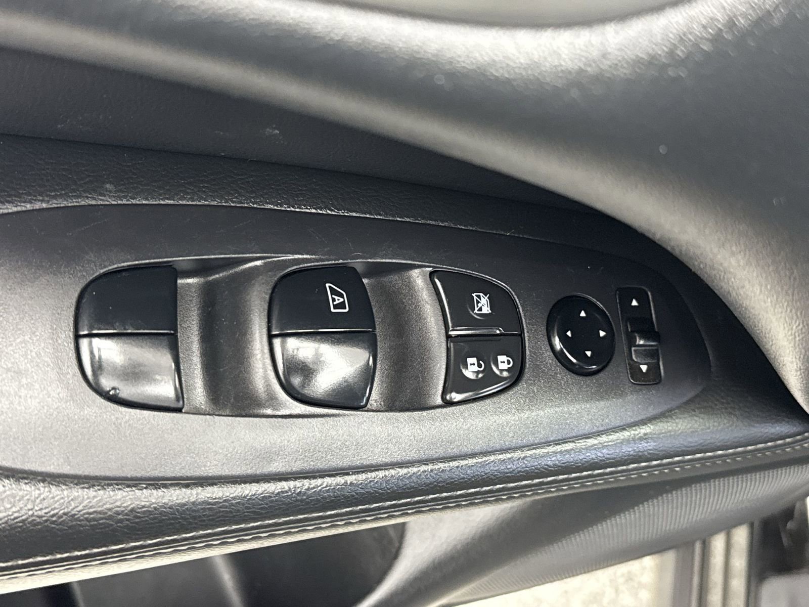 Used 2020 Nissan Pathfinder S image 18