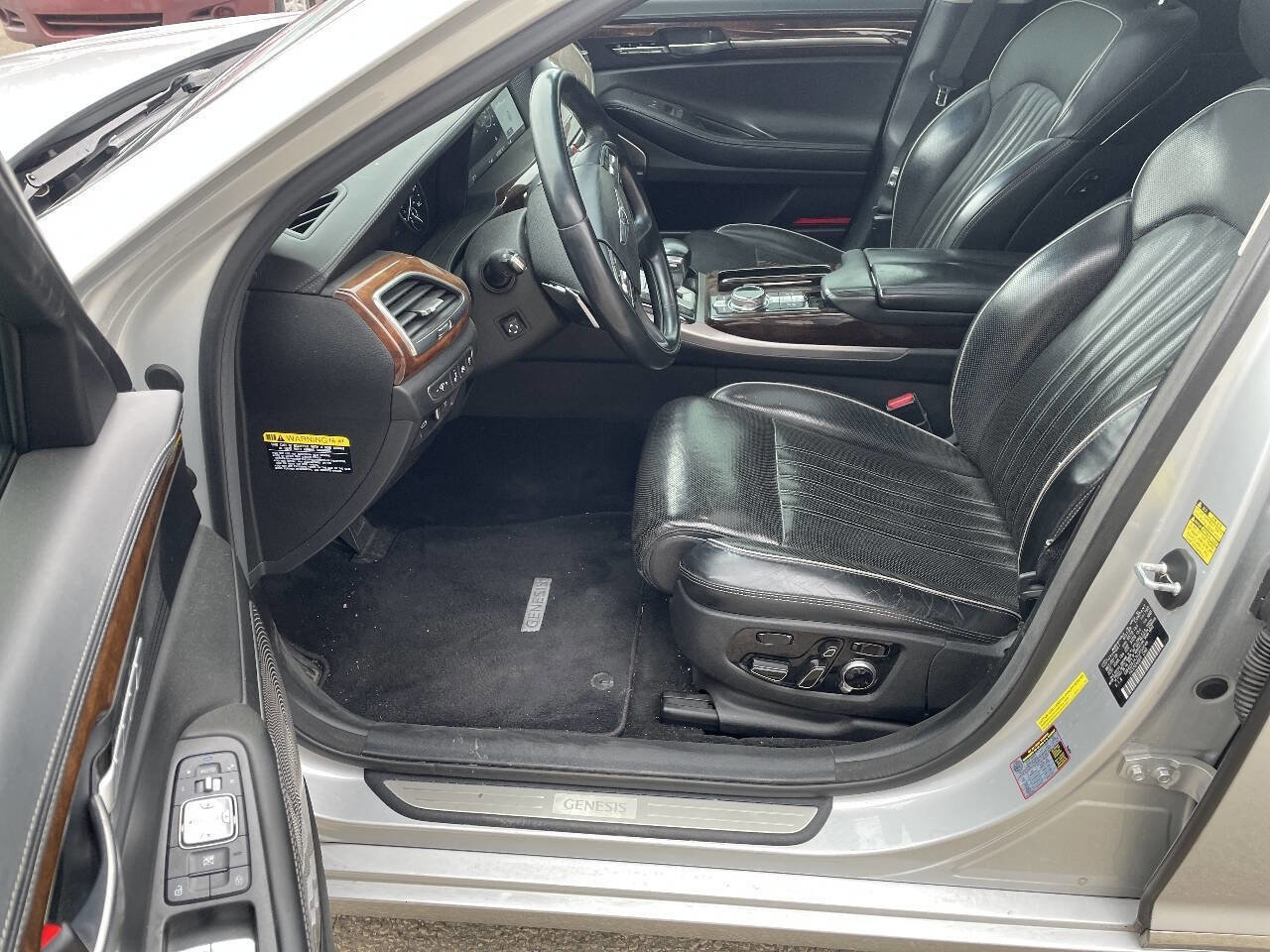 Used 2019 Genesis G90 3.3T Premium image 13