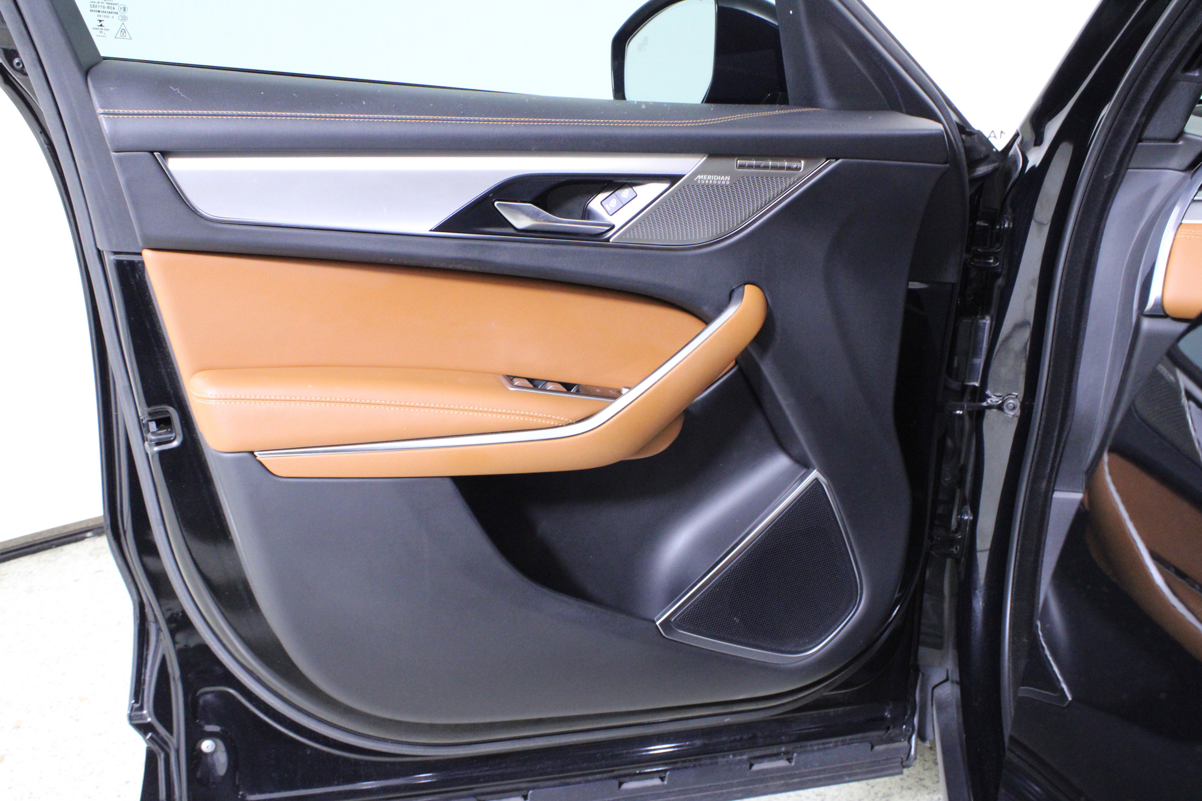 Used 2023 Jaguar F-PACE R-Dynamic S image 19