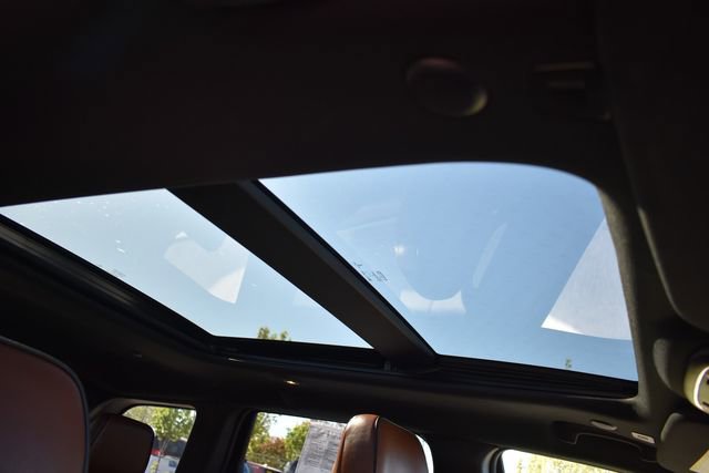 Used 2020 Jeep Grand Cherokee Overland AWD/4WD image 16