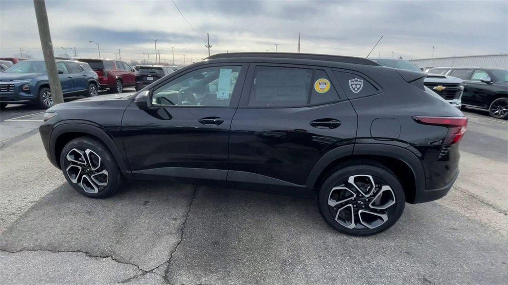 New 2026 Chevrolet Trax RS w/ Sunroof Package image 7
