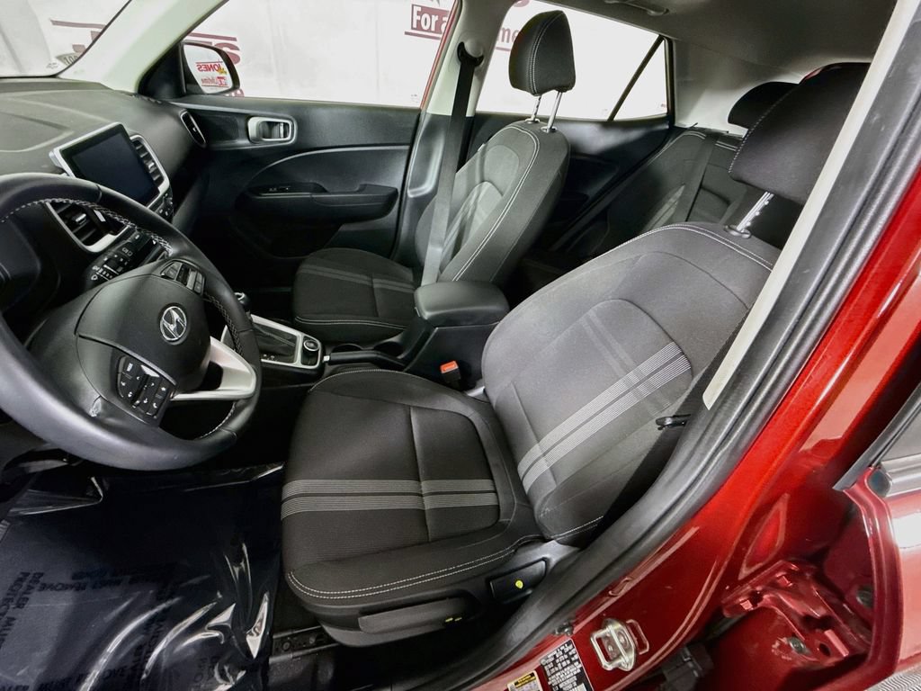 Certified 2024 Hyundai Venue SEL FWD image 26