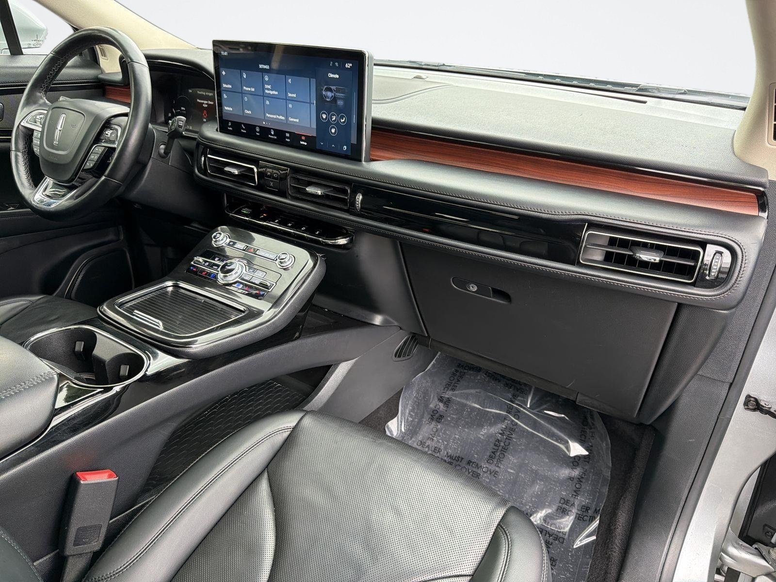 Used 2023 Lincoln Nautilus Reserve AWD/4WD image 32