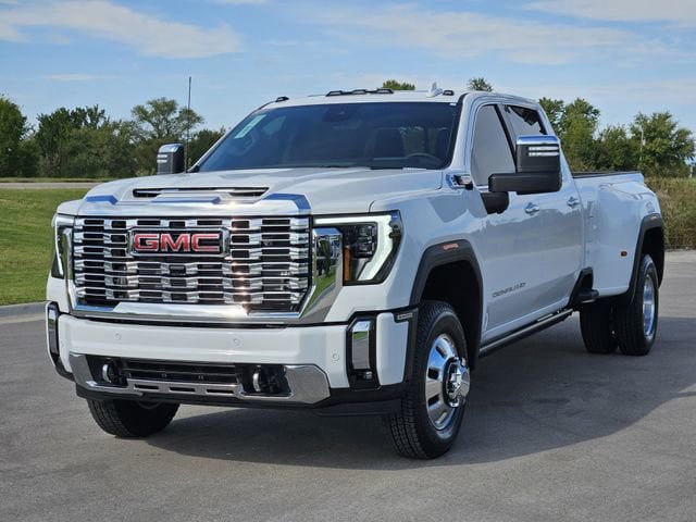 New 2026 GMC Sierra 3500 Denali w/ Denali Reserve Package AWD/4WD image 2