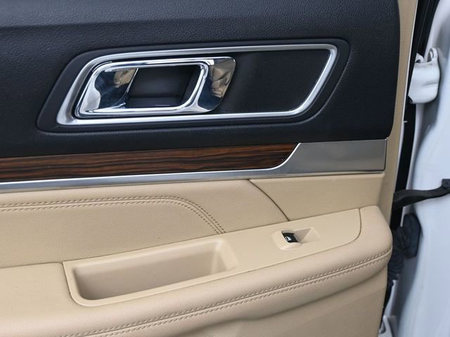 Used 2017 Ford Explorer Limited image 21