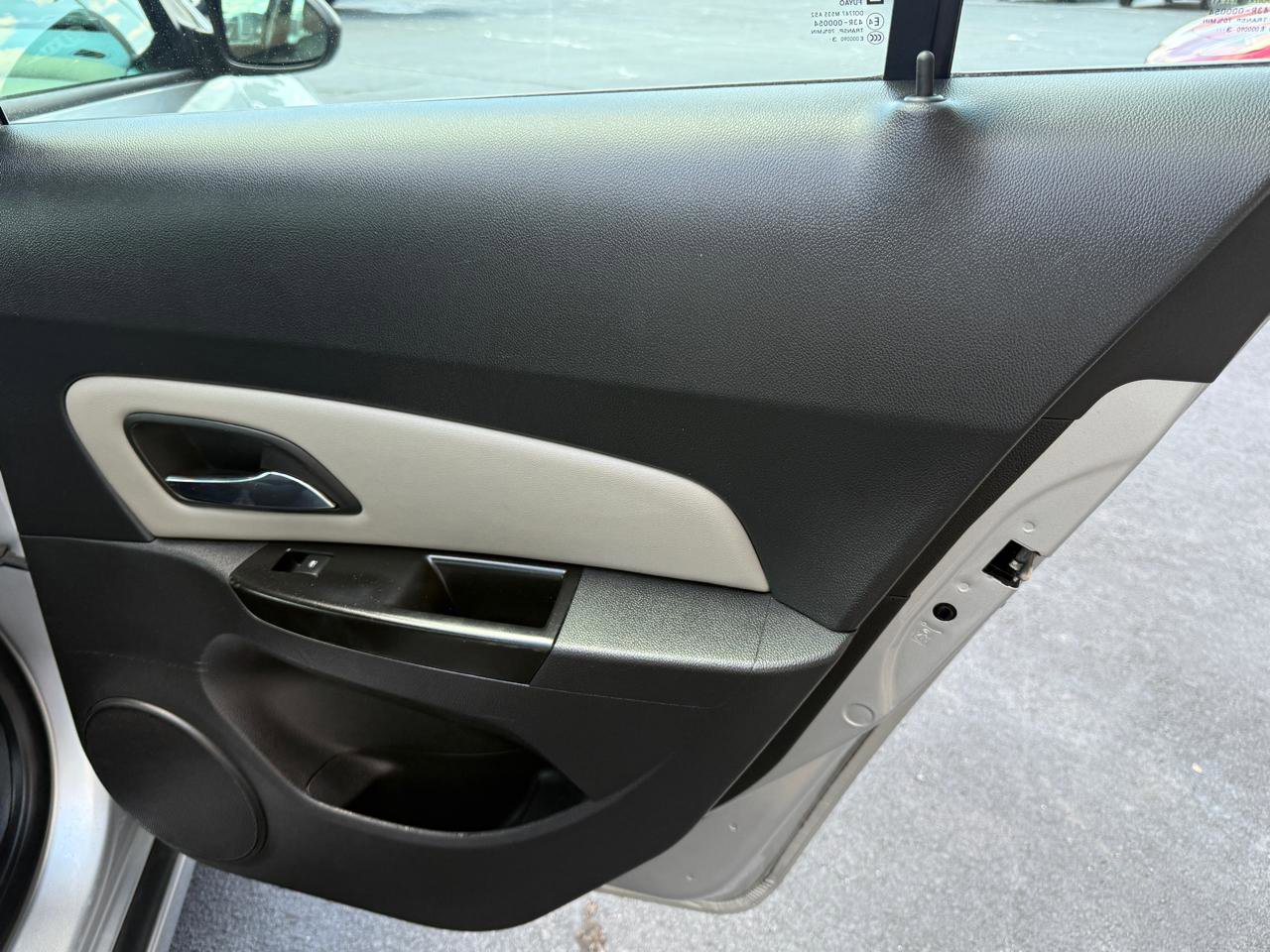 Used 2014 Chevrolet Cruze LS FWD image 15
